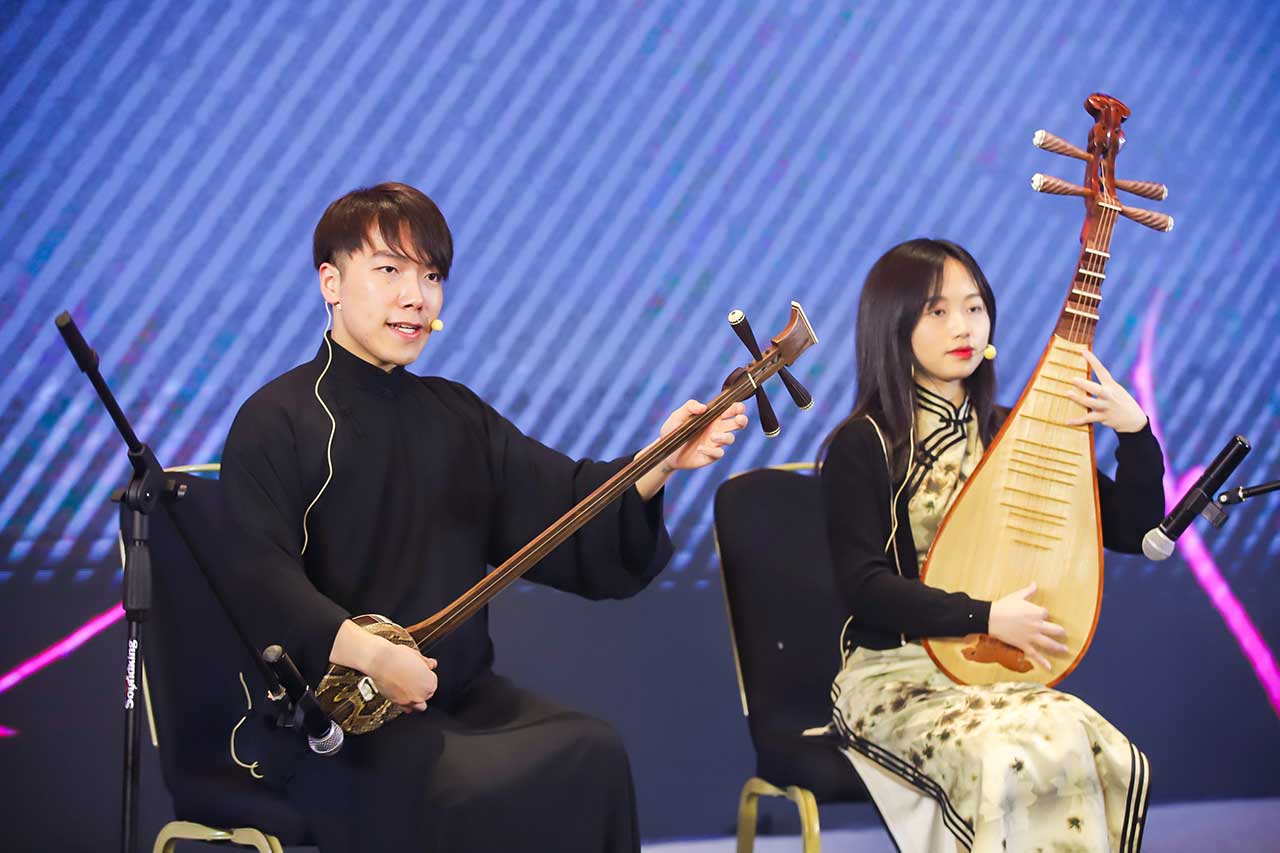 《赏中秋》、《花好月圆》-- 高 洁、何 虓 昆山市牡丹曲艺团