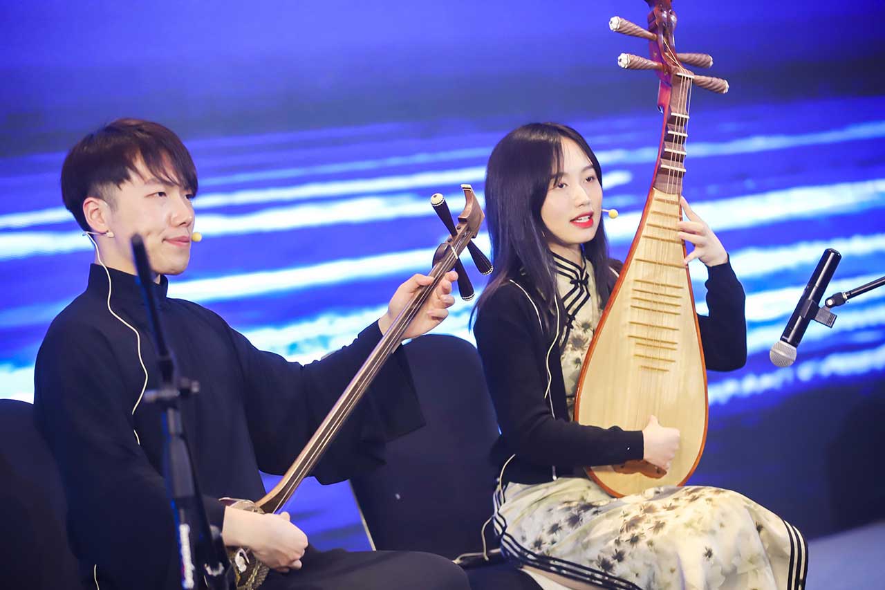 《赏中秋》、《花好月圆》-- 高 洁、何 虓 昆山市牡丹曲艺团