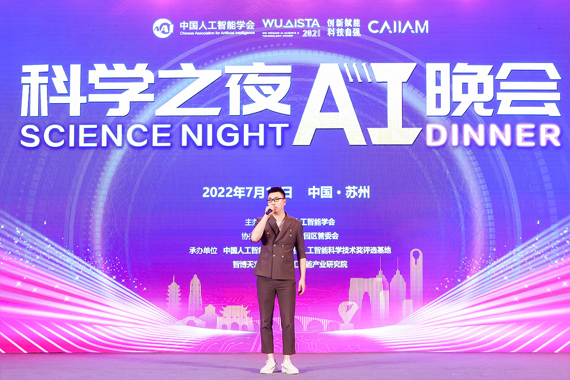 独  唱：《夜空中最亮的星》