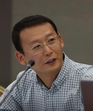 杨  健